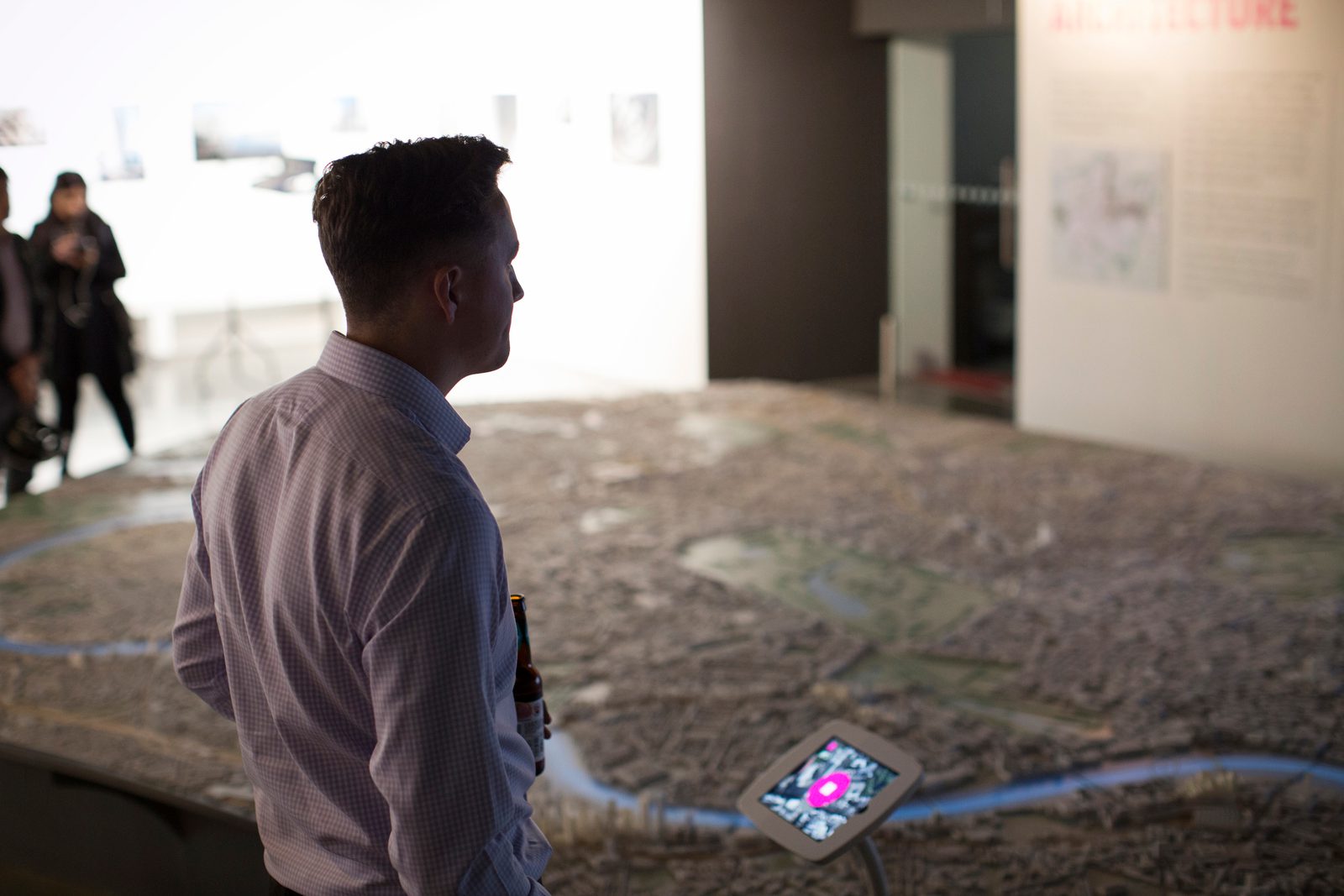 G&T's Stuart Le Boutillier looking at the London Model
					 - 
					© Christina Solomons