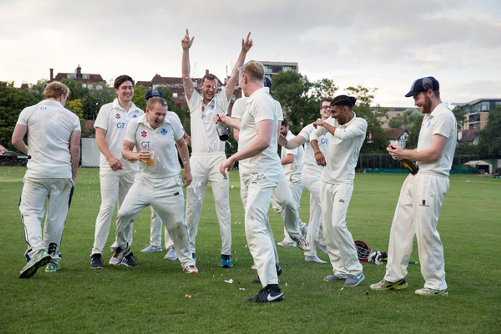 Unders reclaim the trophy!
					 - 
					© Christina Solomons