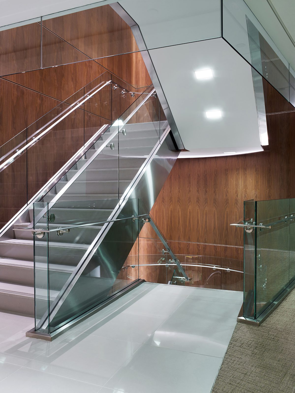 © Ted Moudis Associates